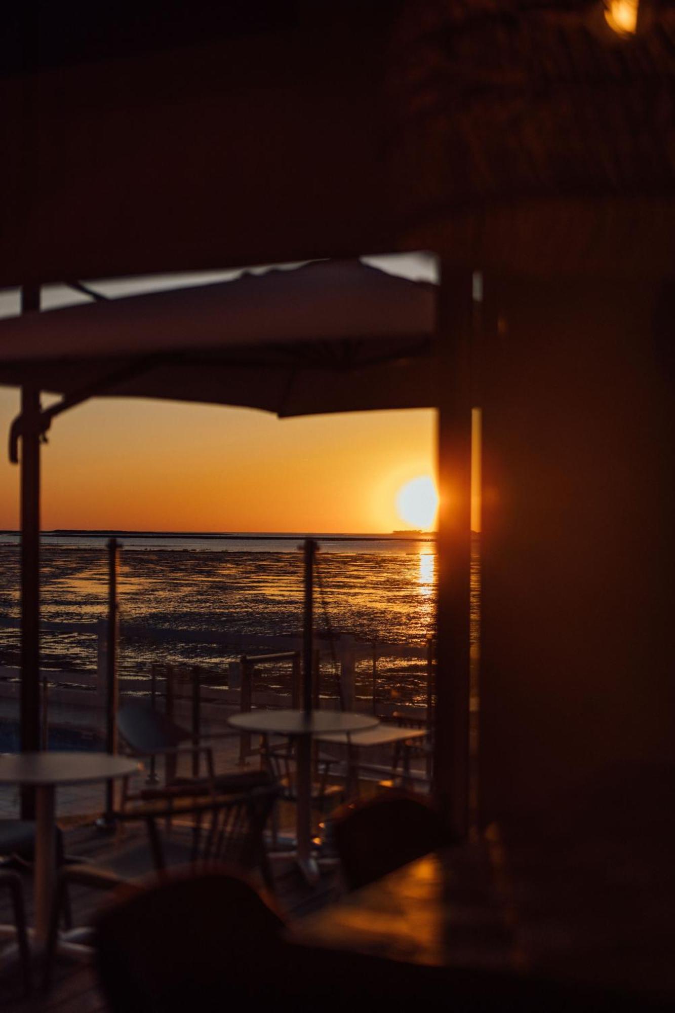 Beach Hotel - Le Grand Chalet Ронс-ле-Бен Экстерьер фото